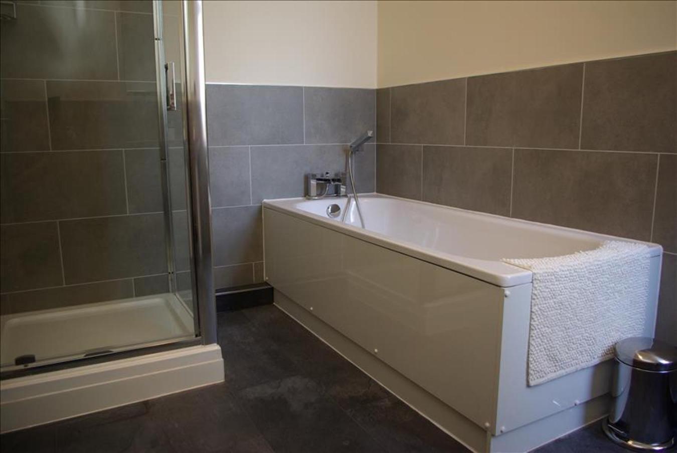 Market Place Serviced Apartments, * Leek