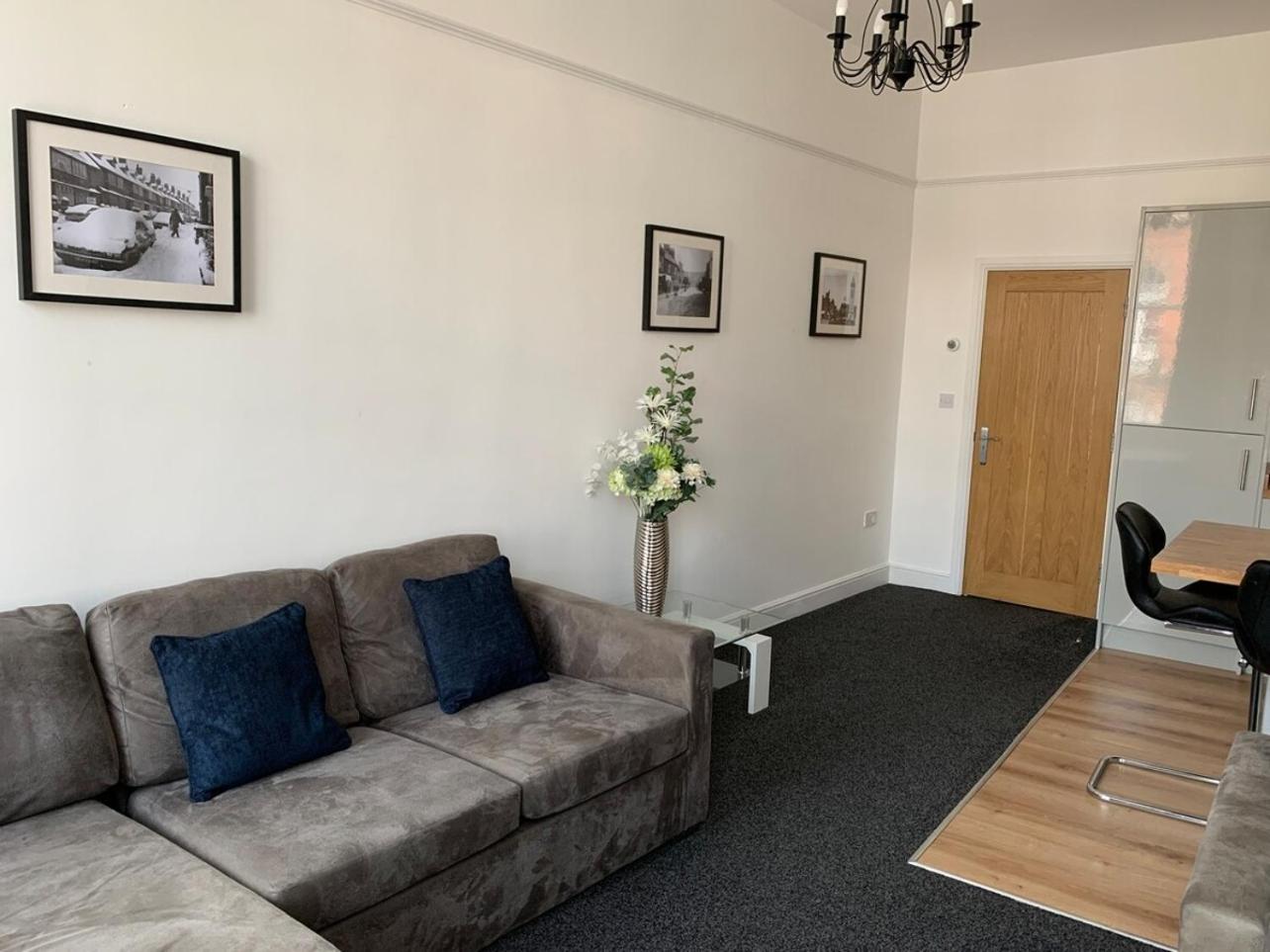 Market Place Serviced Apartments, * Leek